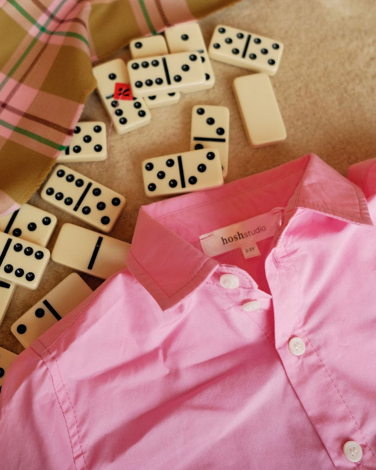 Dominoes scattered on a pink shirt with 'hoshidou' branding.